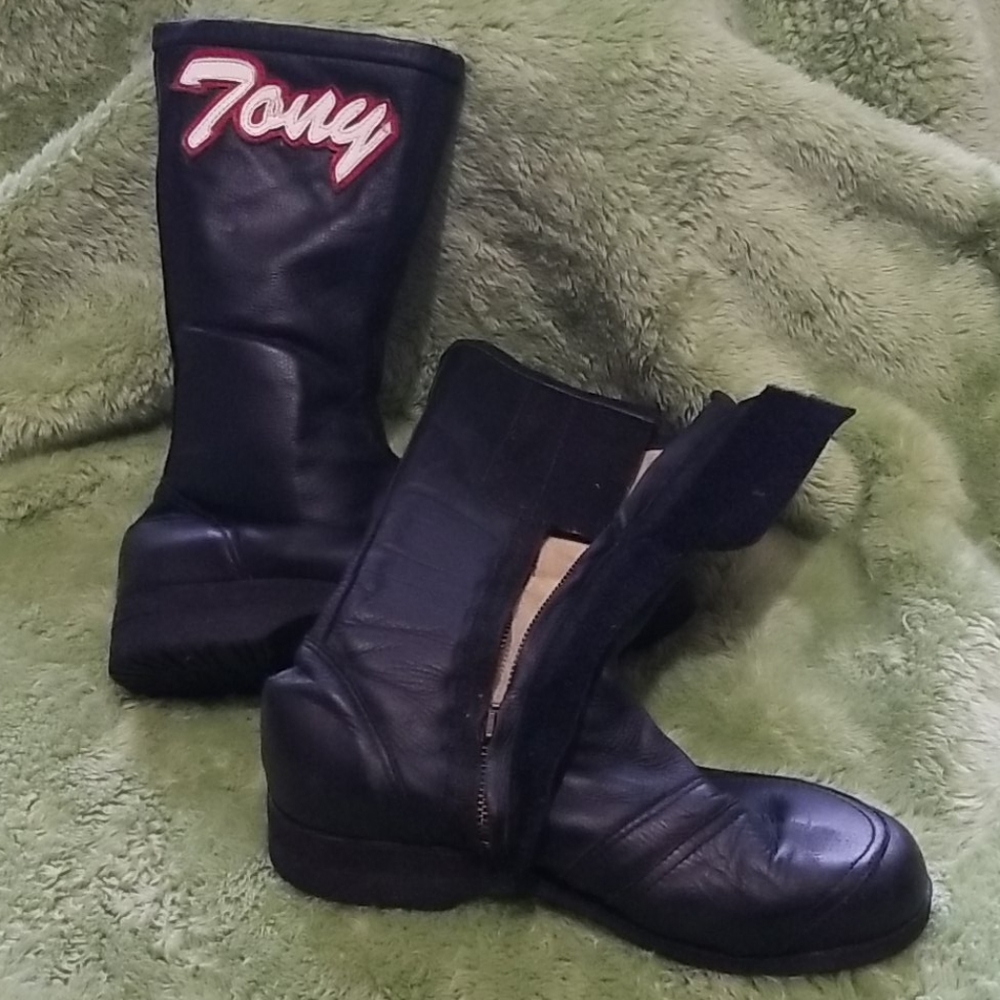 Black Vibram boots